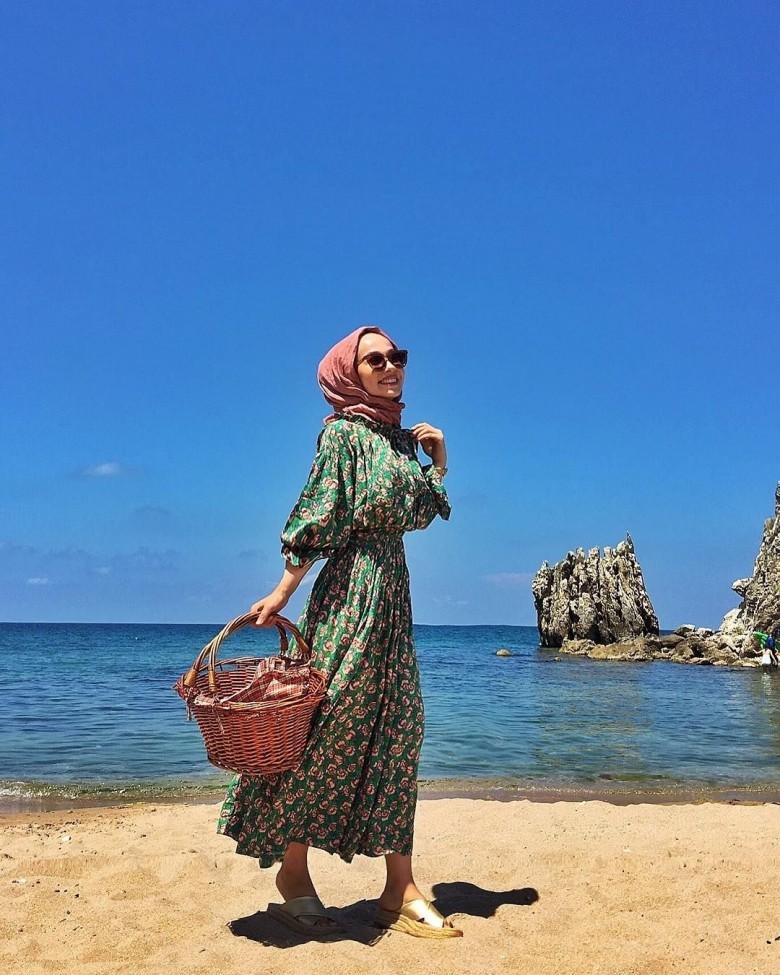 outfit of the day hijab pantai